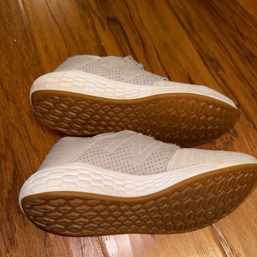 New balance tennis shoes